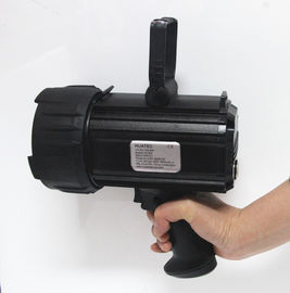 Ο Μαύρος που φαίνεται μη καταστρεπτικό χέρι εξοπλισμού δοκιμής - κρατημένος ανιχνευτής για το οδηγημένο UV φως