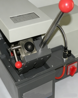 HC-300E Μηχανή κοπής μετριογραφικών δειγμάτων
